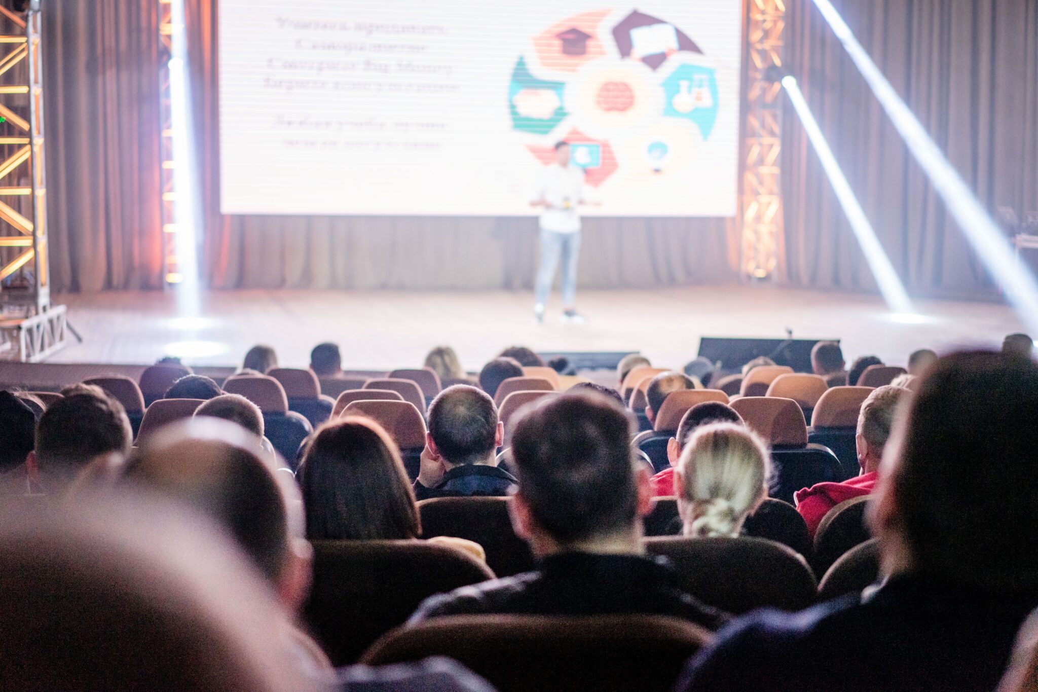Best Keynote Speakers on Future-Proof Leadership